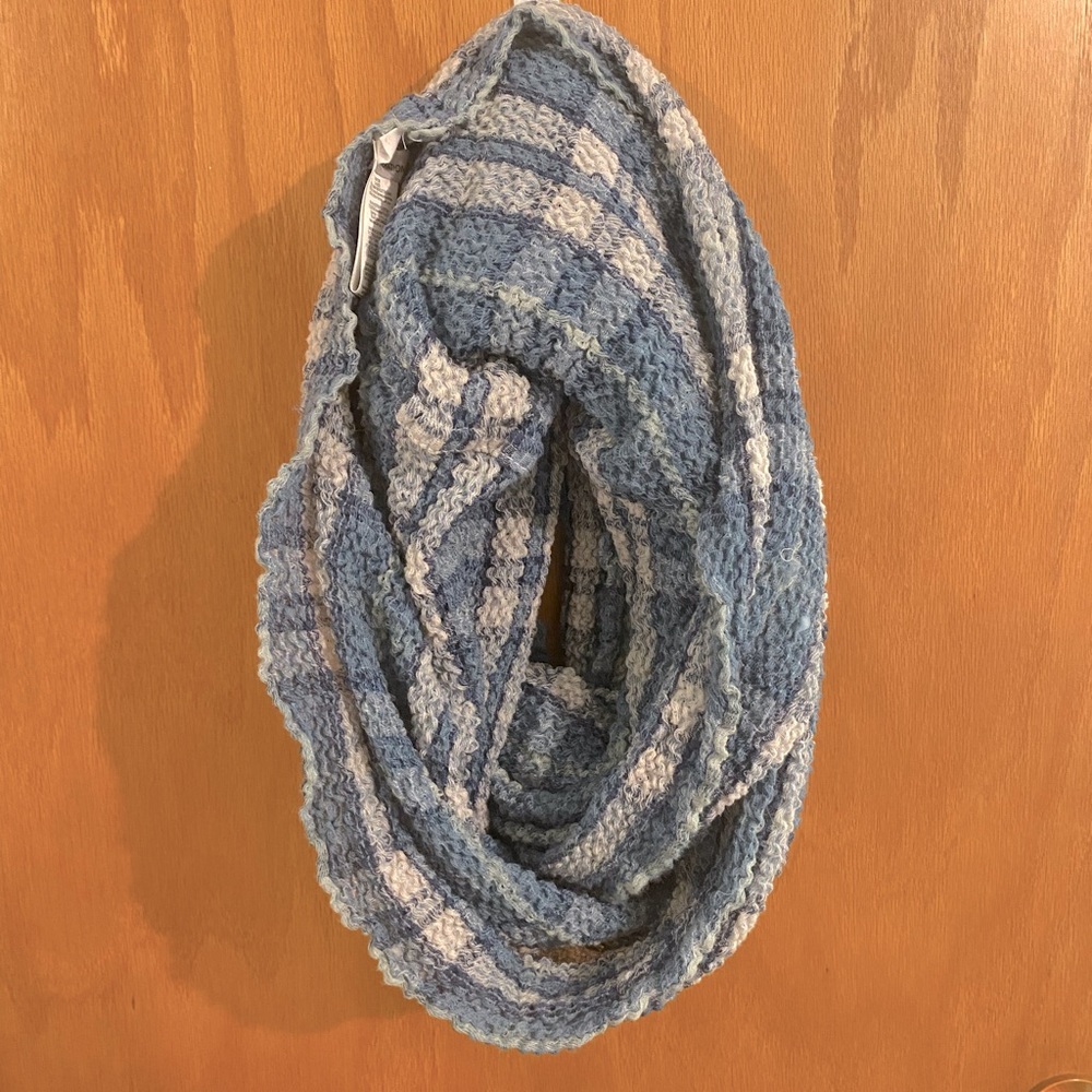 🤍2/$10bcbg generation plaid infinity scarf i🤍bundles&offers
